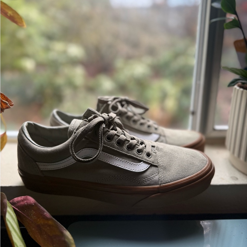BRAND NEW Olive Gum Sole Vans - 9 Women